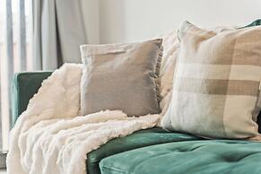 Meadow Haven 2 Bed 2 Bath, On-street Park, Netflix