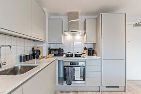 Meadow Haven 2 Bed 2 Bath, On-street Park, Netflix