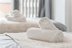 Meadow Haven 2 Bed 2 Bath, On-street Park, Netflix