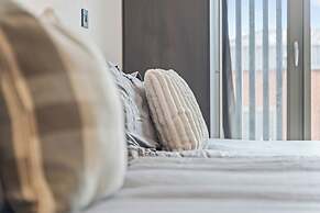 Meadow Haven 2 Bed 2 Bath, On-street Park, Netflix