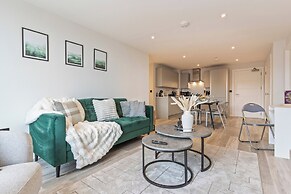 Meadow Haven 2 Bed 2 Bath, On-street Park, Netflix