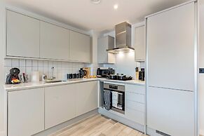 Meadow Haven 2 Bed 2 Bath, On-street Park, Netflix