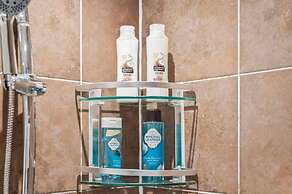 Desert Oasis 2 Bed 2 Bath Parking Netflix