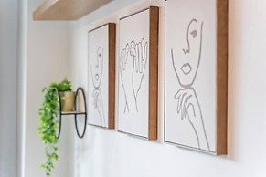 Desert Oasis 2 Bed 2 Bath Parking Netflix