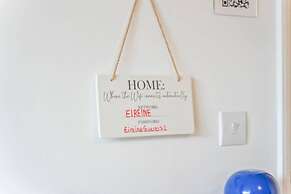 Desert Oasis 2 Bed 2 Bath Parking Netflix