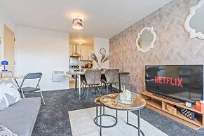 Desert Oasis 2 Bed 2 Bath Parking Netflix