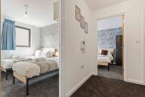 Desert Oasis 2 Bed 2 Bath Parking Netflix