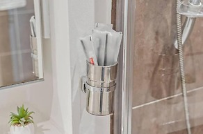 Desert Oasis 2 Bed 2 Bath Parking Netflix