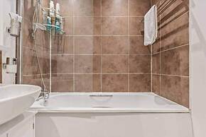 Desert Oasis 2 Bed 2 Bath Parking Netflix