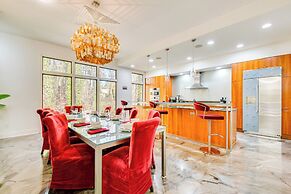 7 Mi to Dtwn Atl: Sleek & Modern Home!