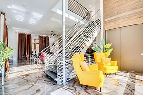 7 Mi to Dtwn Atl: Sleek & Modern Home!