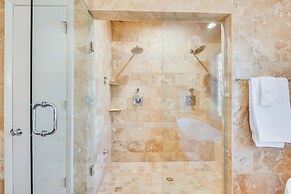 7 Mi to Dtwn Atl: Sleek & Modern Home!