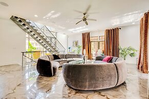 7 Mi to Dtwn Atl: Sleek & Modern Home!