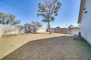 7 Mi to Alamo Ranch Mall: Home w/ Large Yard!