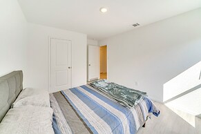 7 Mi to Alamo Ranch Mall: Home w/ Large Yard!