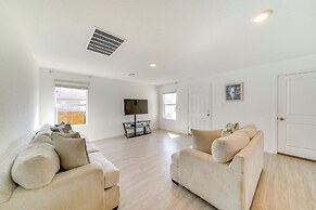 7 Mi to Alamo Ranch Mall: Home w/ Large Yard!