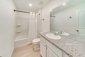 7 Mi to Alamo Ranch Mall: Home w/ Large Yard!