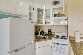 Steps to Beach: Galveston Condo w/ Balcony!