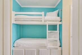 Steps to Beach: Galveston Condo w/ Balcony!