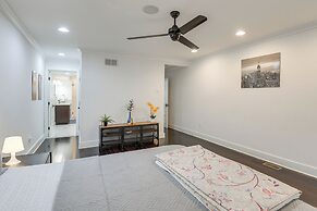 Rooftop Patio w/ View: Baltimore Retreat