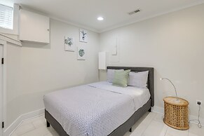 Rooftop Patio w/ View: Baltimore Retreat