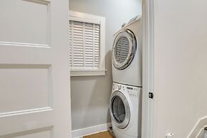 Rooftop Patio w/ View: Baltimore Retreat