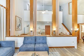 Ski-in/out Condo w/ Hot Tub & Balcony in Granby