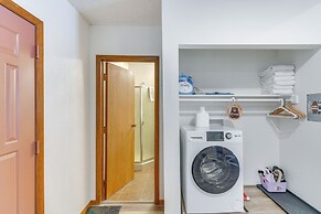 Ski-in/out Condo w/ Hot Tub & Balcony in Granby