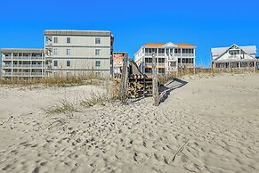 Waterfront Gem w/ Balcony in Garden City