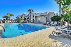 Waterfront Gem w/ Balcony in Garden City