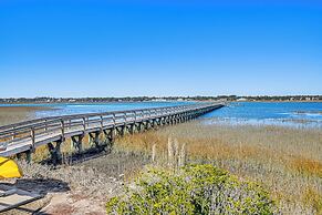 Waterfront Gem w/ Balcony in Garden City