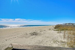 Waterfront Gem w/ Balcony in Garden City