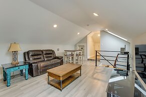 Pets Welcome: Home w/ Deck & Patio in Hockley!