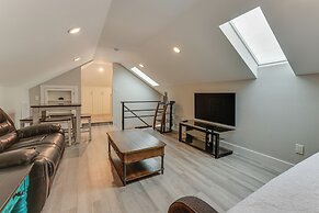 Pets Welcome: Home w/ Deck & Patio in Hockley!