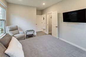 Pets Welcome: Home w/ Deck & Patio in Hockley!