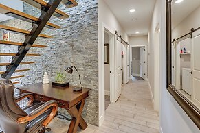 Pets Welcome: Home w/ Deck & Patio in Hockley!