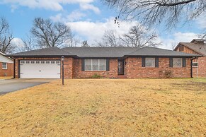 Near Shops & Eats: Vinita Home w/ Furnished Patio