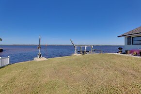 Riverfront Gem w/ Hot Tub & Pool in Port Charlotte