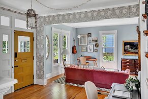 Spacious Home w/ Yard & Patio, 2 Mi to Dtwn Troy