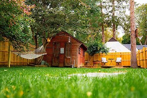 Spacious Home w/ Yard & Patio, 2 Mi to Dtwn Troy