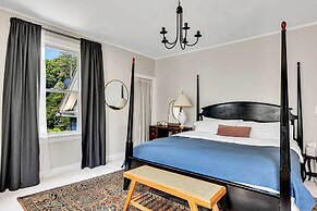 Spacious Home w/ Yard & Patio, 2 Mi to Dtwn Troy