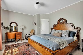 Spacious Home w/ Yard & Patio, 2 Mi to Dtwn Troy