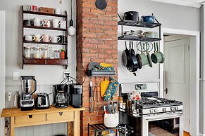 Spacious Home w/ Yard & Patio, 2 Mi to Dtwn Troy