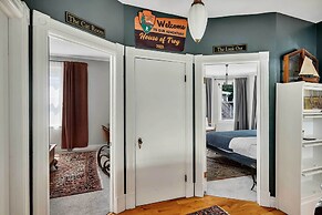 Spacious Home w/ Yard & Patio, 2 Mi to Dtwn Troy