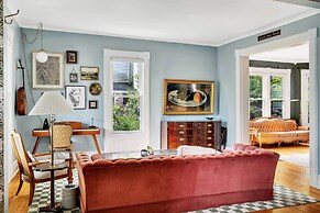 Spacious Home w/ Yard & Patio, 2 Mi to Dtwn Troy