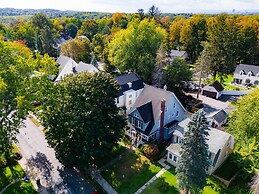 Spacious Home w/ Yard & Patio, 2 Mi to Dtwn Troy