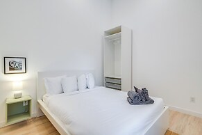 Hot Tub + Fire Pit: Modern North Carolina Retreat