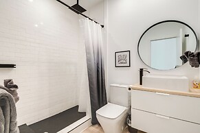 Hot Tub + Fire Pit: Modern North Carolina Retreat