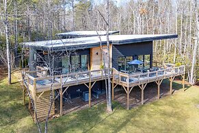 Hot Tub + Fire Pit: Modern North Carolina Retreat