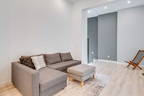 Hot Tub + Fire Pit: Modern North Carolina Retreat